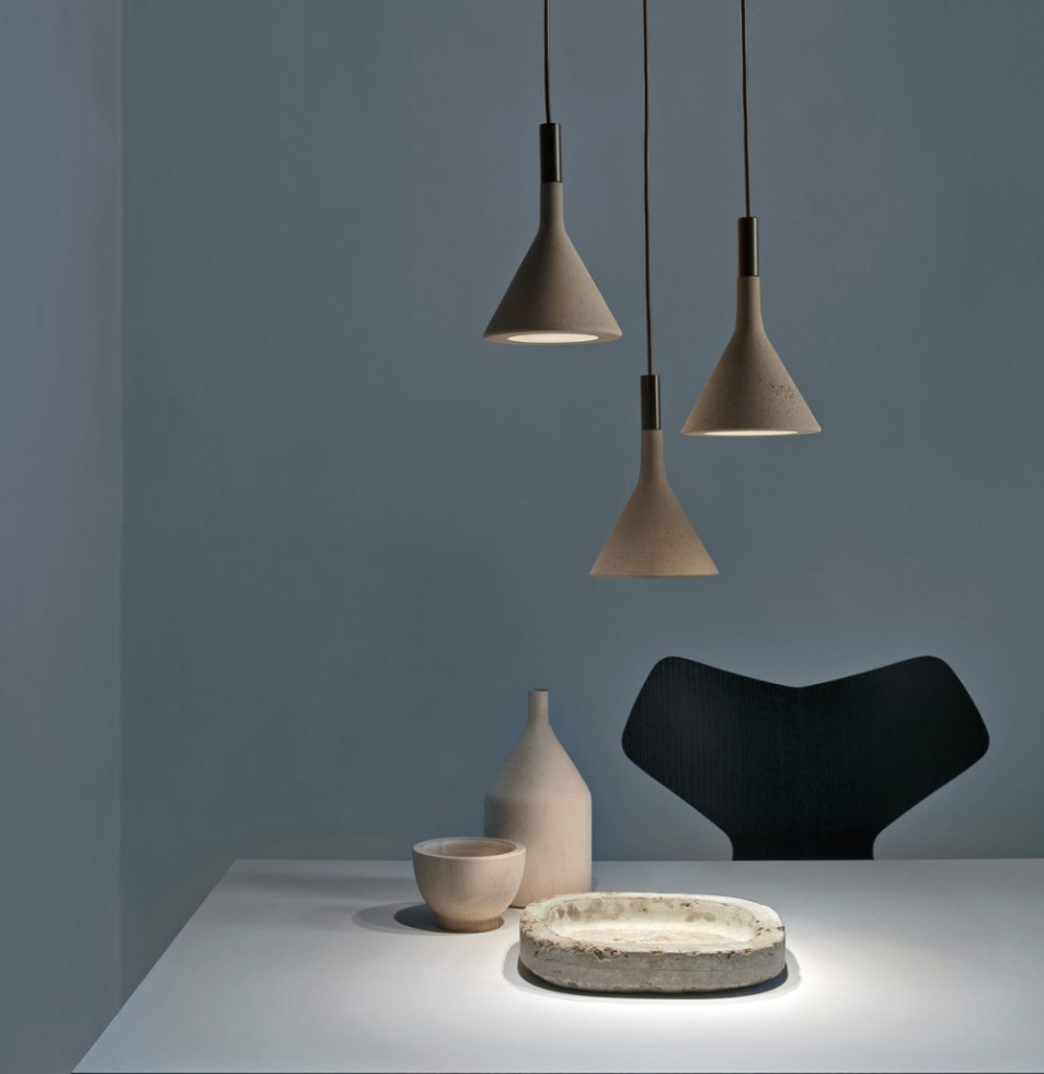 Foscarini-APLOMB-MINI-pedant-Esstisch-Ambiete-1024x1024.jpg